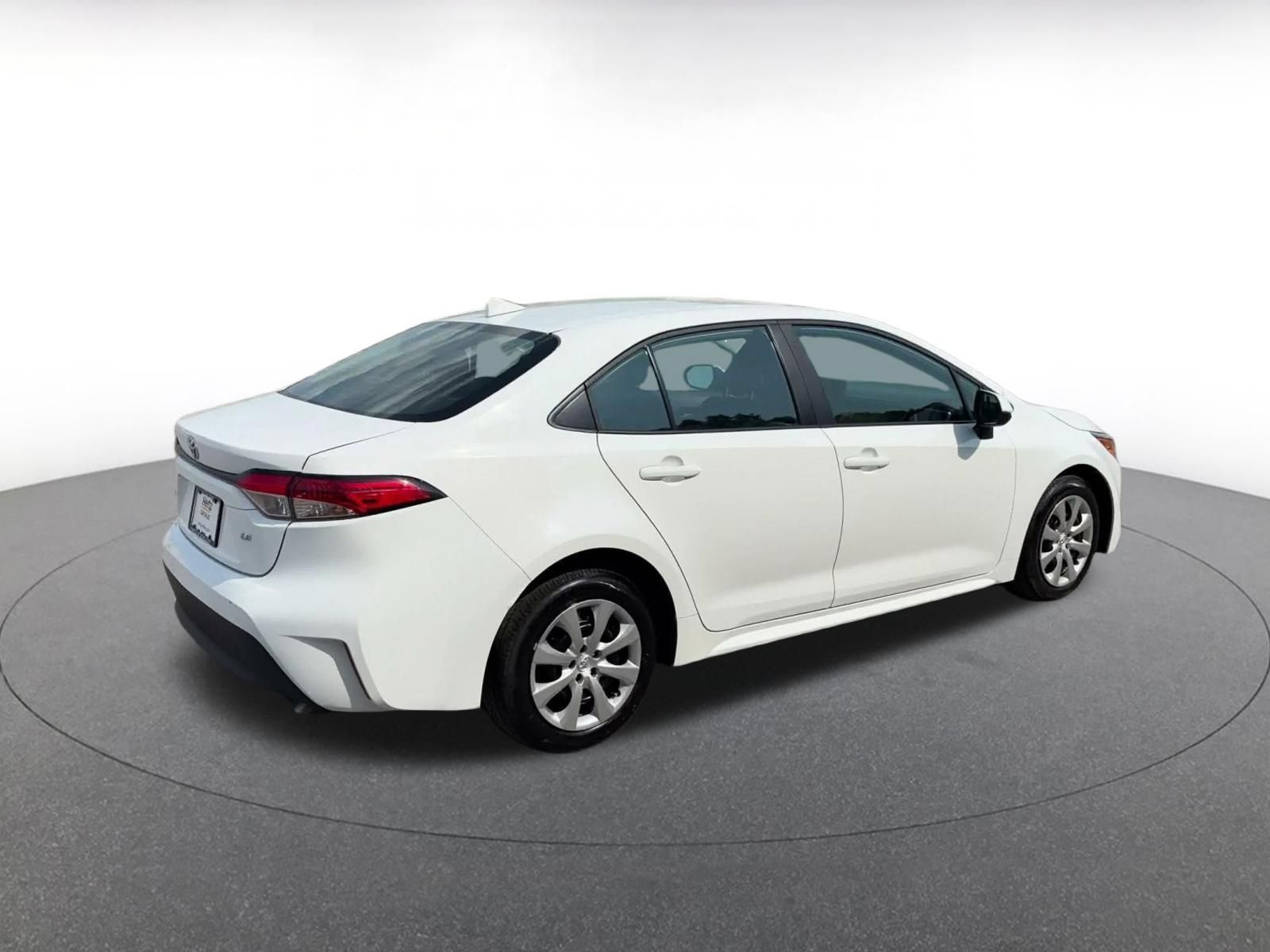 Used 2025 Toyota Corolla LE FWD image 14