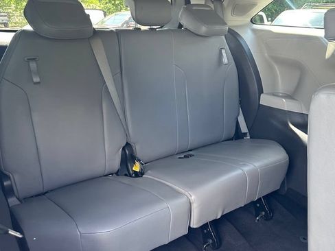 Used 2021 Toyota Sienna XLE w/ XLE Plus Package FWD image 30