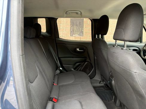 Used 2023 Jeep Renegade Latitude AWD/4WD image 21