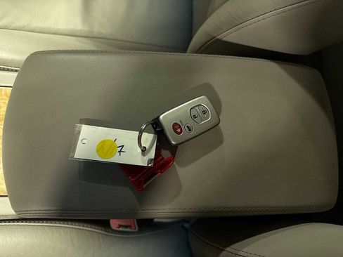 Used 2007 Toyota Camry XLE image 33