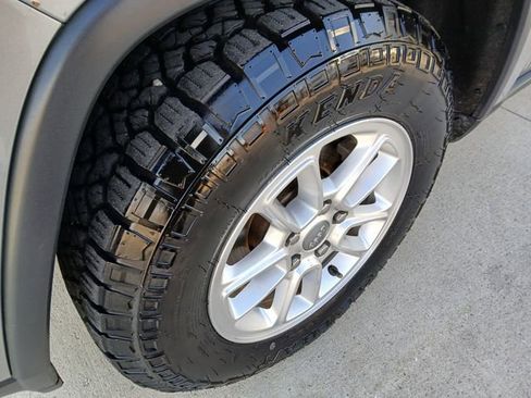 Used 2020 Jeep Grand Cherokee Laredo image 35