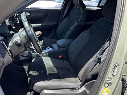 Used 2023 Volvo XC40 Recharge Ultimate AWD/4WD image 4
