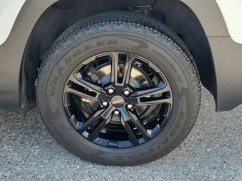 Used 2023 GMC Terrain AT4 AWD/4WD image 8