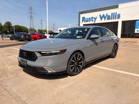 Used 2023 Honda Accord Touring image 2