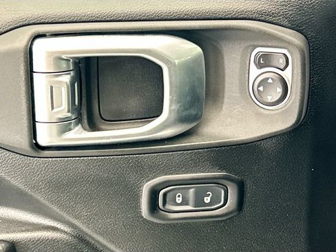 Used 2020 Jeep Wrangler Unlimited Sport S AWD/4WD image 22