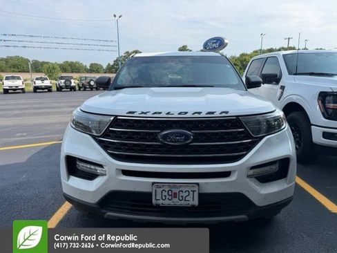 Used 2021 Ford Explorer XLT w/ Equipment Group 202A AWD/4WD image 4