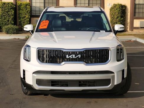 Used 2025 Kia Telluride EX image 3