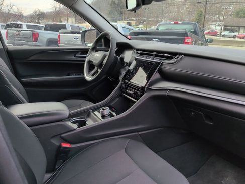 Used 2024 Jeep Grand Cherokee Laredo X w/ Trailer Tow Package image 16