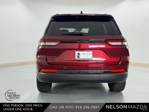 Used 2023 Jeep Grand Cherokee Altitude AWD/4WD image 7