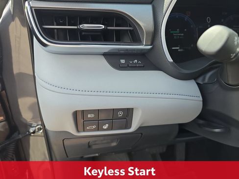 Certified 2024 Toyota Highlander Limited AWD/4WD image 31