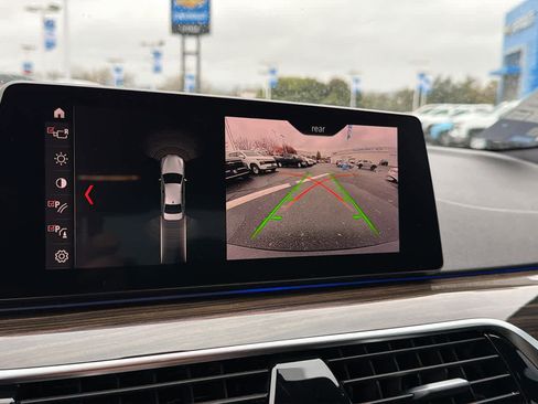 Used 2019 BMW 530e w/ Convenience Package image 16