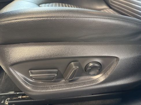 Used 2022 Toyota Camry SE image 23