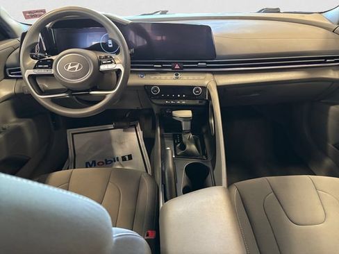 Used 2024 Hyundai Elantra SEL FWD image 11