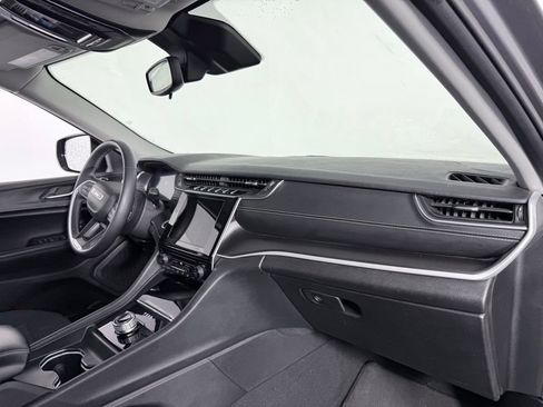 Used 2023 Jeep Grand Cherokee L Laredo image 25