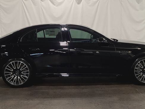 New 2026 Mercedes-Benz E 53 AMG e 4MATIC Sedan image 3