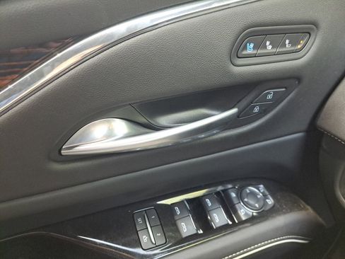 Used 2024 Cadillac Escalade Premium Luxury w/ Performance Package image 32