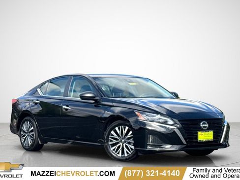 Used 2025 Nissan Altima 2.5 SV FWD image 1
