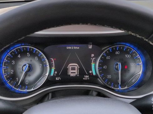 Used 2025 Chrysler Pacifica Select FWD image 25