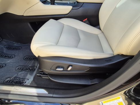 Used 2019 Cadillac XT5 FWD image 19