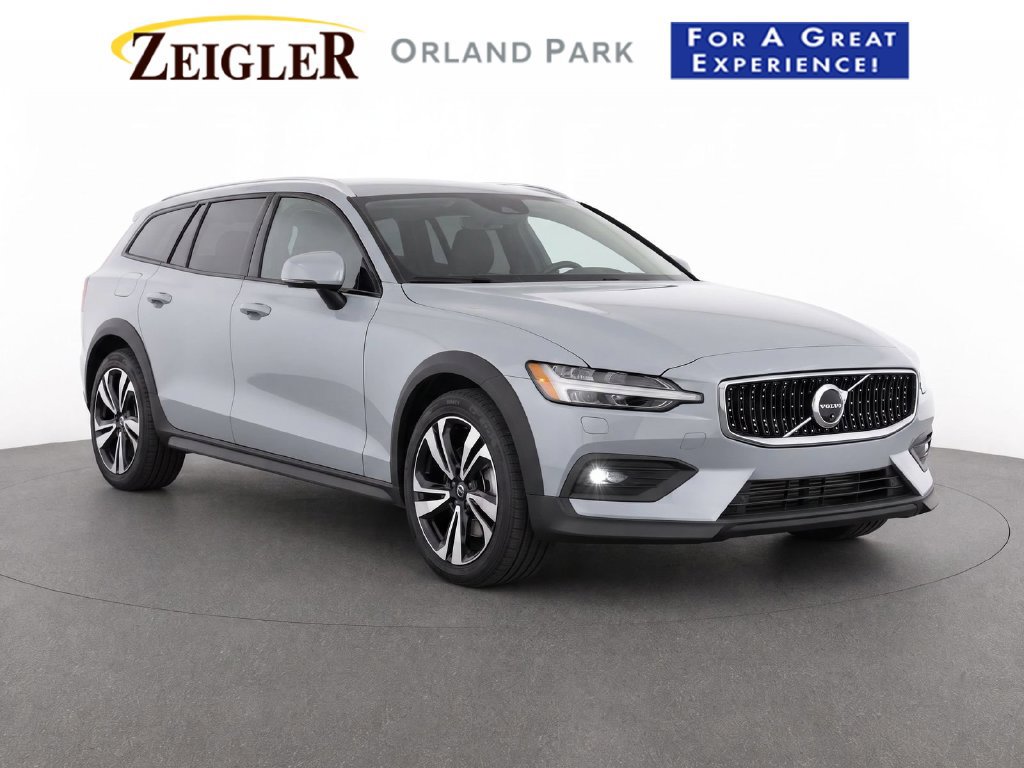 Used 2025 Volvo V60 B5 Cross Country Plus AWD/4WD image 1