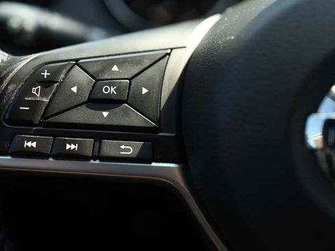 Used 2018 Nissan Rogue Sport SL w/ SL Premium Package image 18