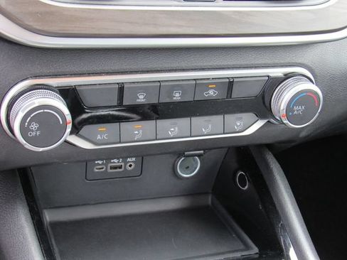 Used 2024 Nissan Altima 2.5 SV FWD image 24