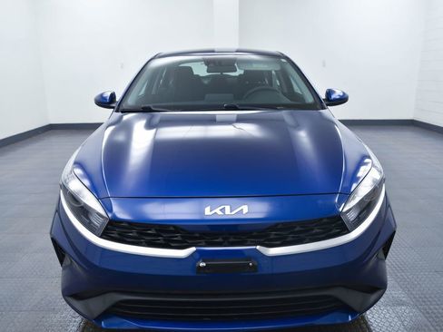 Used 2023 Kia Forte LXS image 3