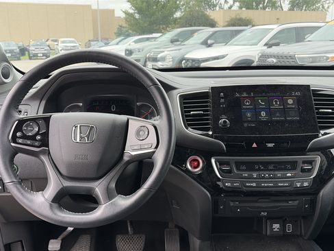 Certified 2022 Honda Pilot Touring image 9