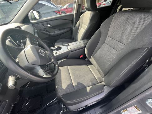 Used 2025 Nissan Rogue SV image 32