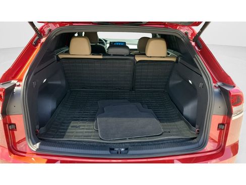 Used 2024 Volkswagen Atlas Cross Sport SE FWD image 9