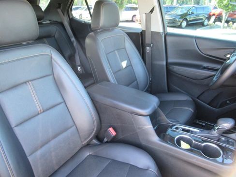 Used 2022 Chevrolet Equinox Premier AWD/4WD image 9