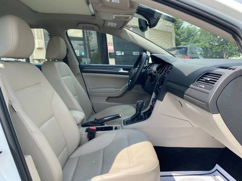 Used 2021 Volkswagen Golf 4-Door FWD image 30