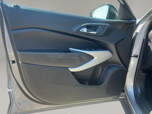 Used 2025 Chevrolet Trax LS FWD image 11