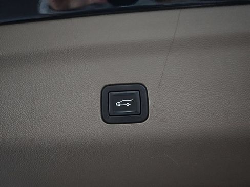 Used 2022 GMC Yukon XL Denali AWD/4WD image 12