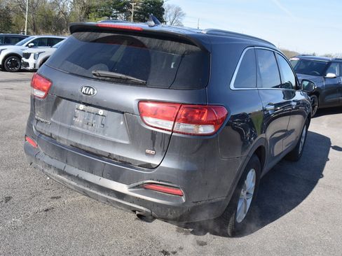 Used 2018 Kia Sorento LX image 3
