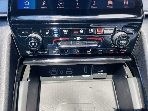 Used 2022 Jeep Grand Cherokee Limited 4xe w/ Luxury Tech Group II AWD/4WD image 25