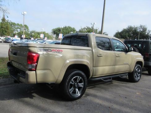 Used 2017 Toyota Tacoma TRD Sport image 4