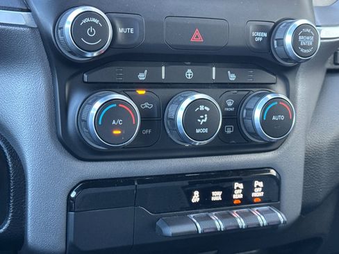 Used 2022 RAM 1500 Big Horn AWD/4WD image 18