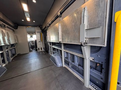 Used 2020 Ford Transit 250 148 High Roof Extended image 31