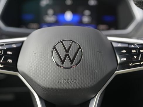 Used 2022 Volkswagen Tiguan SE R-Line image 21