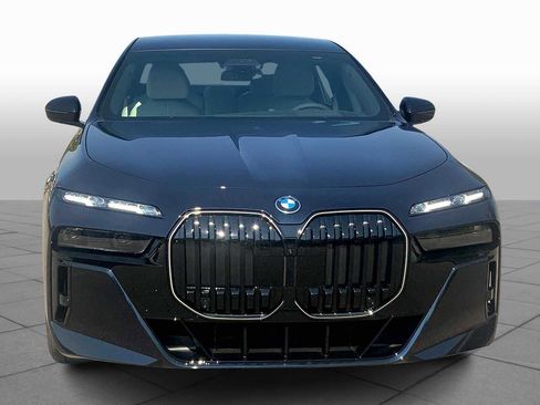 Used 2026 BMW i7 eDrive50 w/ Executive Package image 3