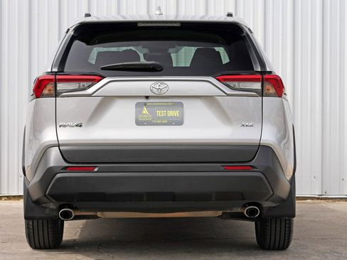 Used 2022 Toyota RAV4 XLE image 10
