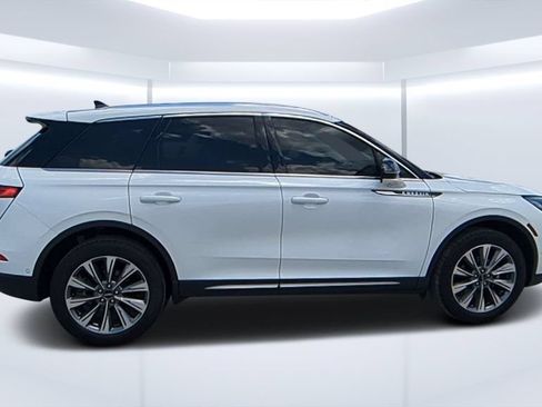 Used 2022 Lincoln Corsair Reserve w/ Elements Package FWD image 2