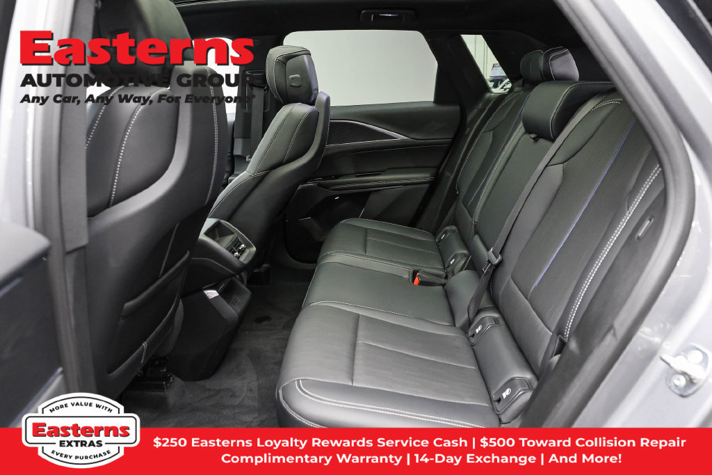 Used 2024 Cadillac Lyriq Luxury AWD/4WD image 25