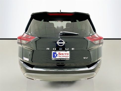 Used 2022 Nissan Rogue SV image 6