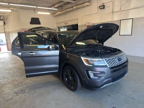 Used 2016 Ford Explorer Platinum AWD/4WD image 9