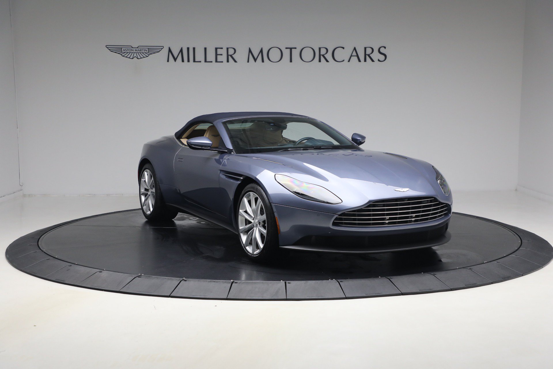 Used 2022 Aston Martin DB11 Volante RWD image 26