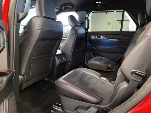 Used 2025 Ford Explorer ST image 6