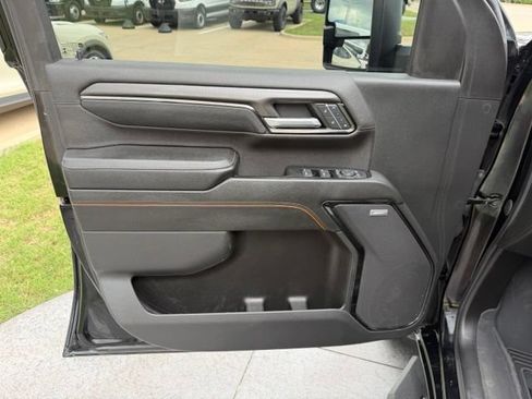 Used 2024 GMC Sierra 2500 AT4 w/ AT4 Preferred Package AWD/4WD image 8