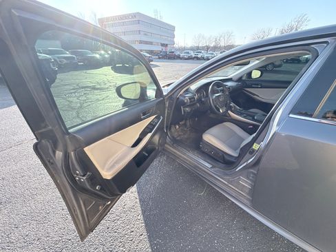 Used 2014 Lexus IS 250 w/ Preferred Accessory Package image 9
